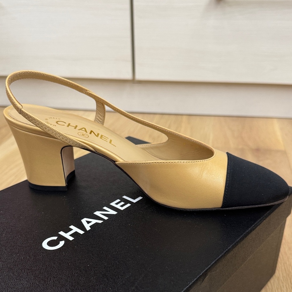 Chanel Classic Slingback Heels – Beige & Black – Goatskin/Grosgrain – 37.5 - Picture 15 of 15